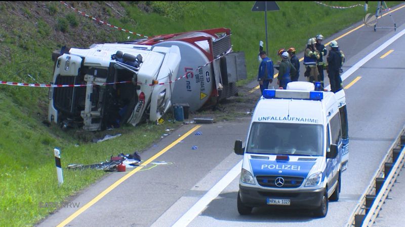 A4 gesperrt: Nach Unfall eines Gefahrguttransporters (Foto: SAT.1 NRW)