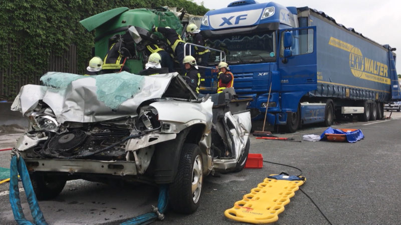 Schwerer Unfall auf der A2 (Foto: SAT.1 NRW)