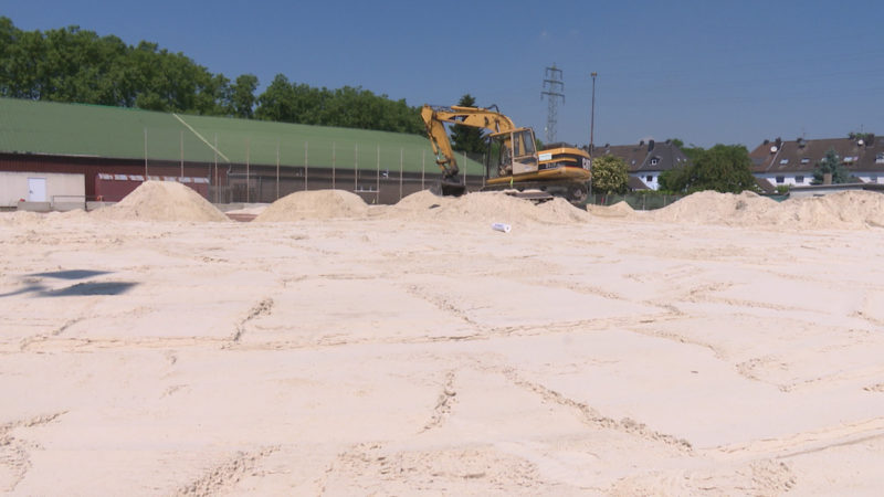 Sand für den Beachvolleyball-Strand (Foto: SAT.1 NRW)
