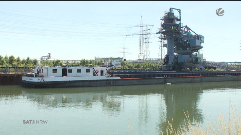 Erstes Kohleschiff bei Kraftwerk Datteln IV (Foto: SAT.1 NRW)
