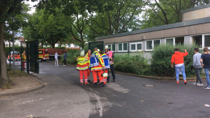 Noteinsatz in Schule (Foto: SAT.1 NRW)