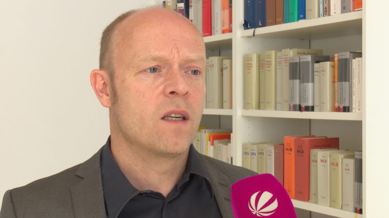 Anwalt geht gegen Gratis-Sexseiten vor (Foto: SAT.1 NRW)