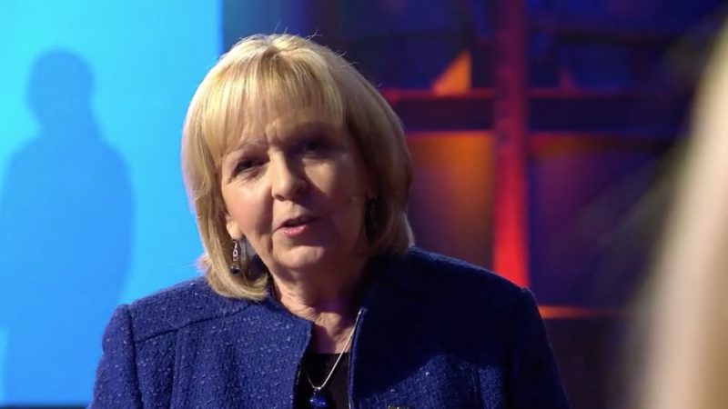 Politikerin setzt Versprechen in die Tat um (Foto: SAT.1 NRW)