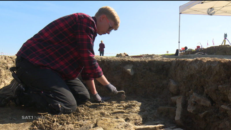 Archäologen zeigen Highlights (Foto: SAT.1 NRW)