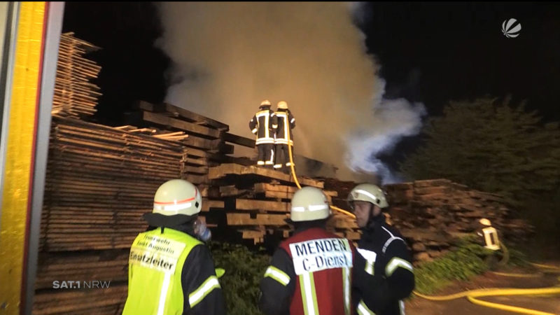 Erneuter Brand im Sägewerk in Sankt Augustin (Foto: SAT.1 NRW)