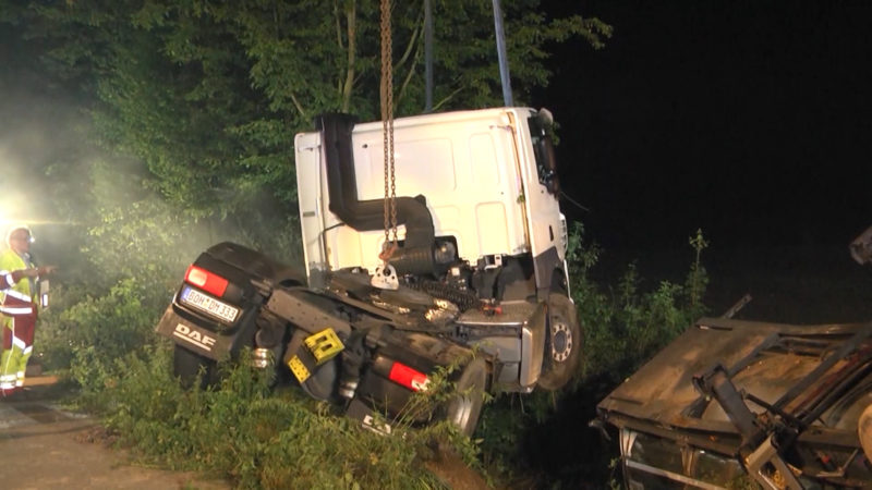 Milchtransporter verunglückt (Foto: TNN)