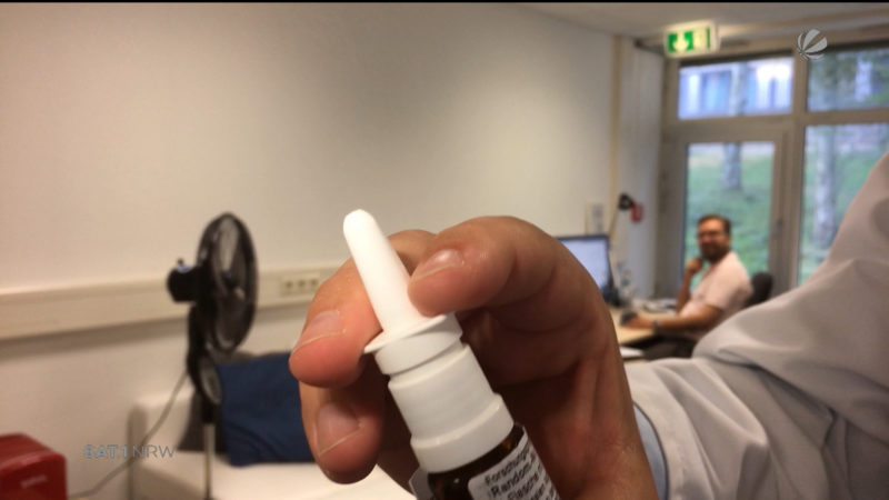 Nasenspray gegen Fremdenhass (Foto: SAT.1 NRW)