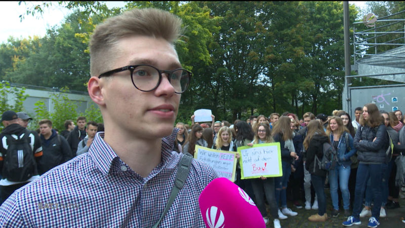 Iserlohn: Schüler gehen auf die Barrikaden (Foto: SAT.1 NRW)