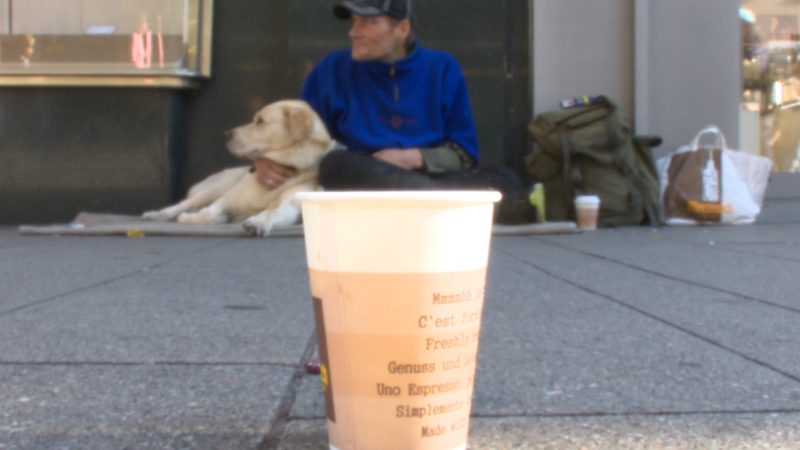 Sicherheitsdienst gegen Obdachlose auf der Kö (Foto: SAT.1 NRW)