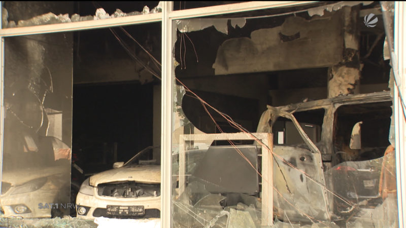 Zwei Millionen Euro Schaden nach Feuer in Autohaus (Foto: SAT.1 NRW)