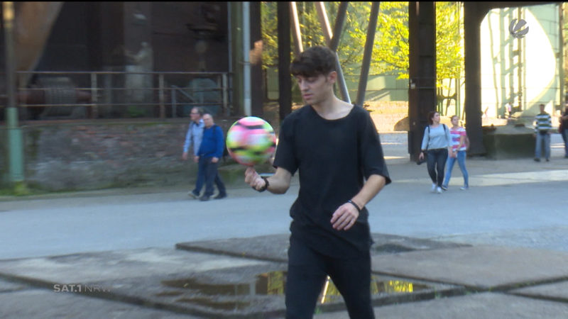 So lernt man die Tricks eines Fußball-Freestylers (Foto: SAT.1 NRW)