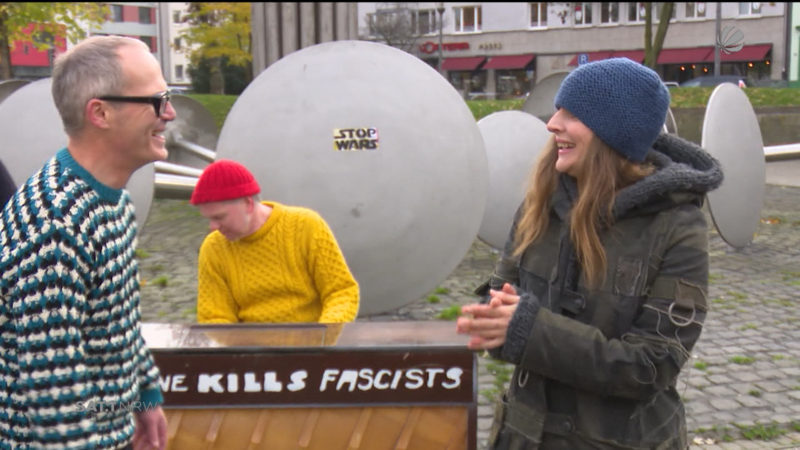 Judith Holofernes singt auf dem Ebertplatz (Foto: SAT.1 NRW)