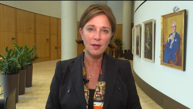 NRW-Schulministerin zu G9-Rückkehr (Foto: SAT.1 NRW)