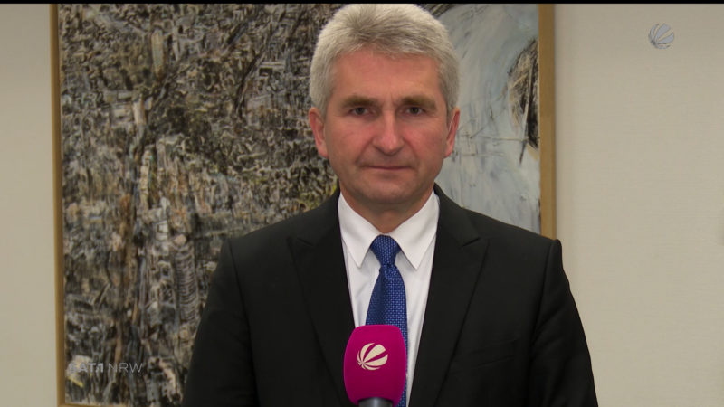 NRW-Wirtschaftsminister Pinkwart zu Corona-Lockerungen (Foto: SAT.1 NRW)
