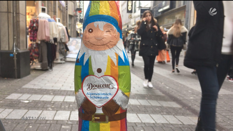Regenbogen-Zipfelmann sorgt für Aufregung im Netz (Foto: SAT.1 NRW)