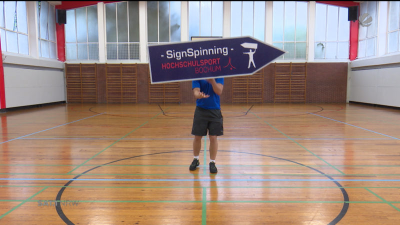 Sign Spinning (Foto: SAT.1 NRW)