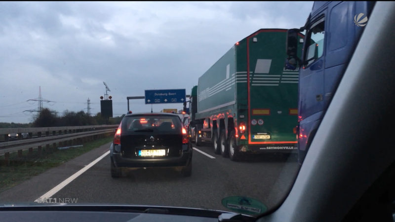Stau-Wahnsinn in NRW (Foto: SAT.1 NRW)