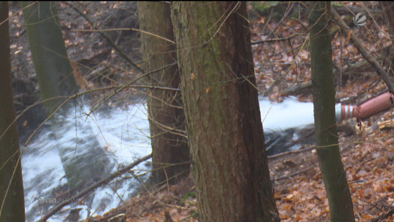 Ratingen: Damm droht zu brechen (Foto: SAT.1 NRW)