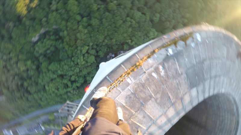 Schornstein-Kletterer (Foto: Youtube)