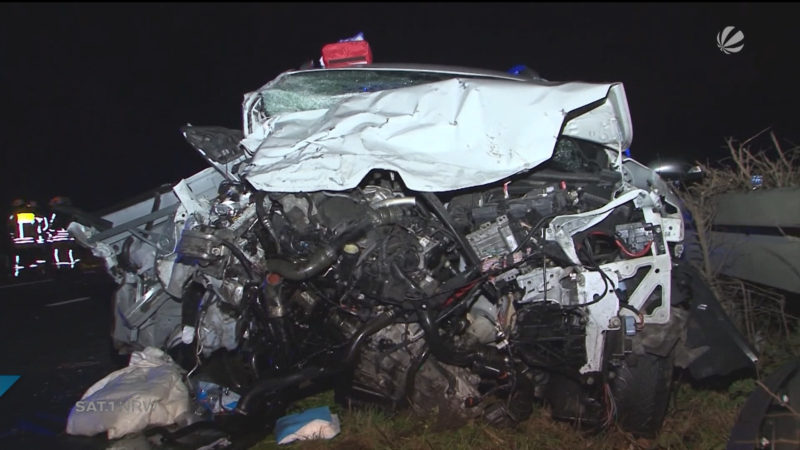 Horror-Crash auf A31 (Foto: SAT.1 NRW)