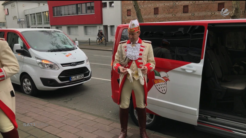 Kölner Prinzengardenbus in Düsseldorf abgeschleppt (Foto: SAT.1 NRW)