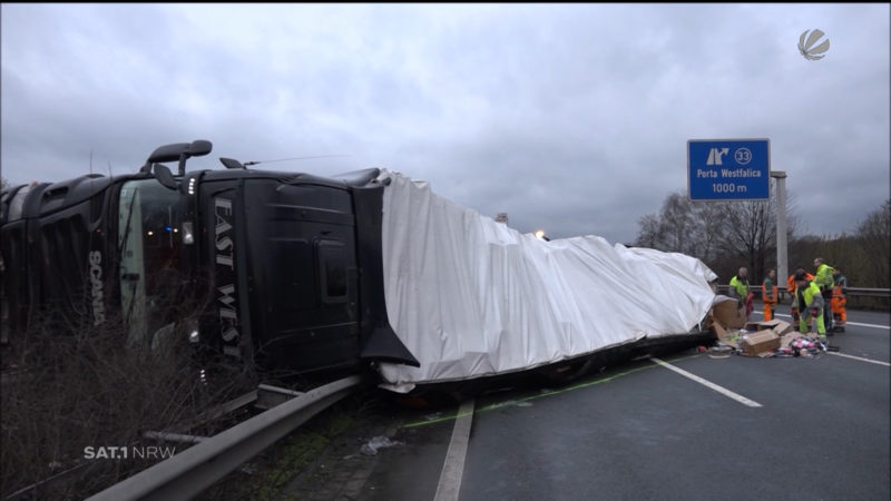 A2 nach Lkw-Unfall blockiert (Foto: SAT.1 NRW)