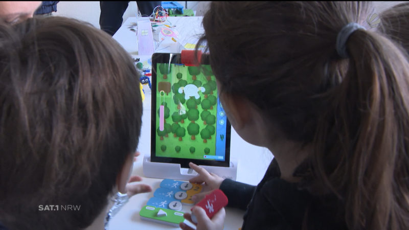 Kita-Kinder lernen Programmieren (Foto: SAT.1 NRW)