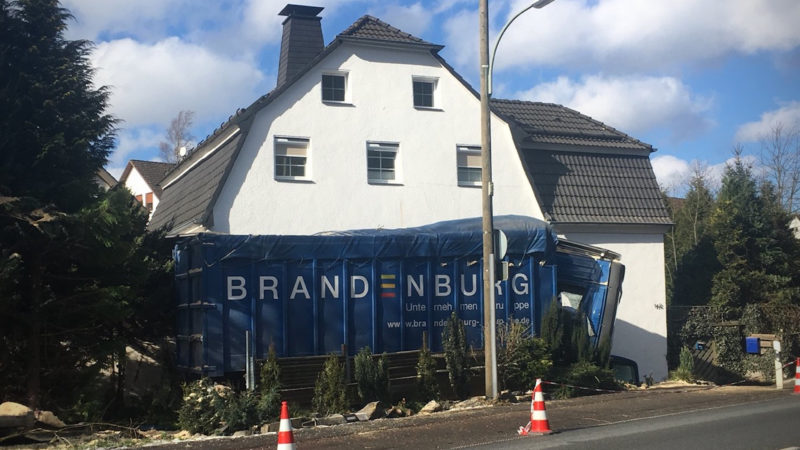 LKW rast in Haus (Foto: SAT.1 NRW)