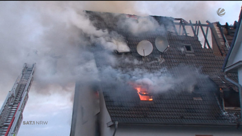 Gelsenkirchen: Feuer in Mehrfamilienhaus (Foto: SAT.1 NRW)