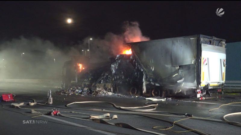 A1: Lastwagen ausgebrannt (Foto: SAT.1 NRW)