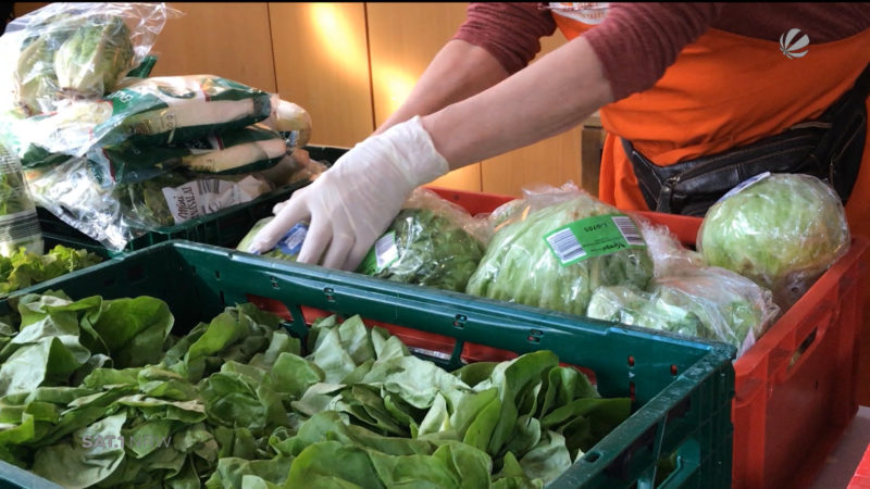 Bedürftige sammeln Geld nach Tod von Tafel-Chef (Foto: SAT.1 NRW)