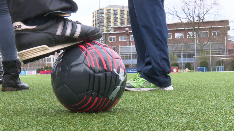 Fußball im Gehen (Foto: SAT.1 NRW)