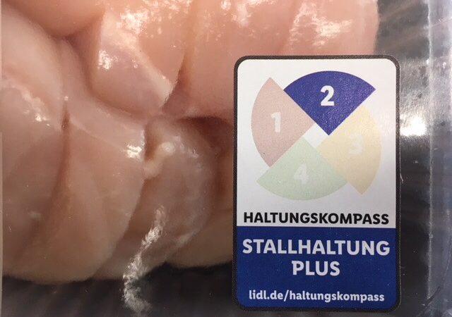 Die Haltungsbedingungen von Tieren werden auf Fleischverpackungen kenntlich gemacht. Beeinflusst das Ihr Kaufverhalten? (Foto: SAT.1 NRW)