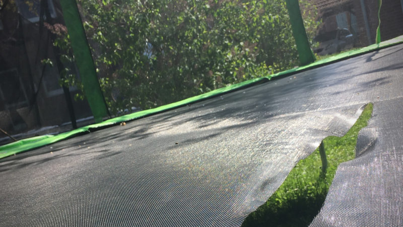 TRAMPOLINE ZERSCHNITTEN (Foto: SAT.1 NRW)