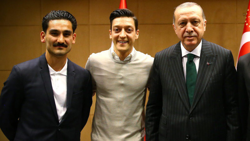 GÜNDOGAN UND ÖZIL ZU BESUCH BEI ERDOGAN (Foto: SAT.1 NRW)