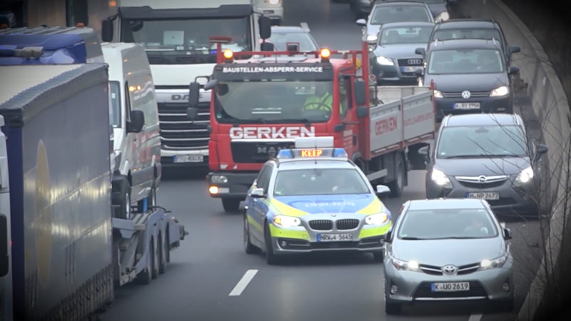 Hilfe zur Rettungsgasse (Foto: SAT.1 NRW)