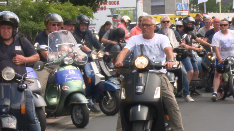 Vespa-Weltrekord (Foto: SAT.1 NRW)