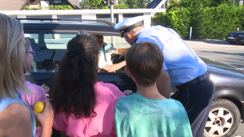 Schüler gegen "Eltern-Taxis" (Foto: SAT.1 NRW)