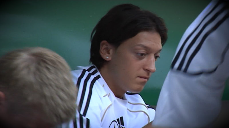 Mesut Özil beendet seine Karriere (Foto: SAT.1 NRW)