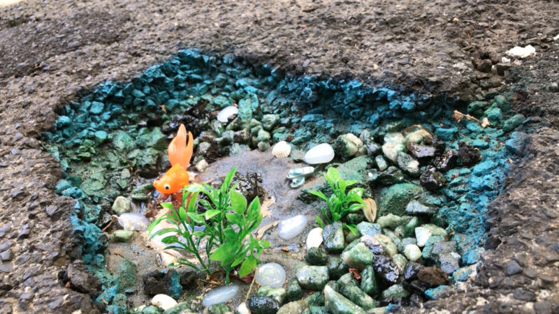 Sommerloch für die Ewigkeit - Schlagloch in Mönchengladbach bleibt für immer (Foto: SAT.1 NRW)