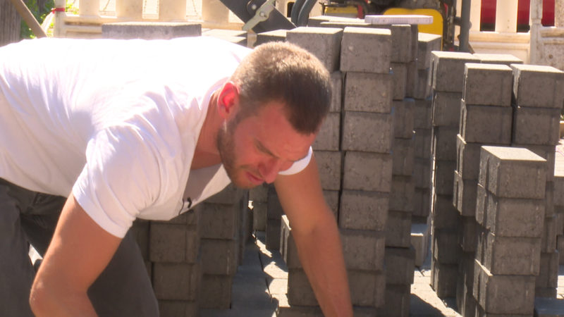 Hitzejob Baustelle - Unser Reporter greift den  Bauarbeitern unter die Arme (Foto: SAT.1 NRW)