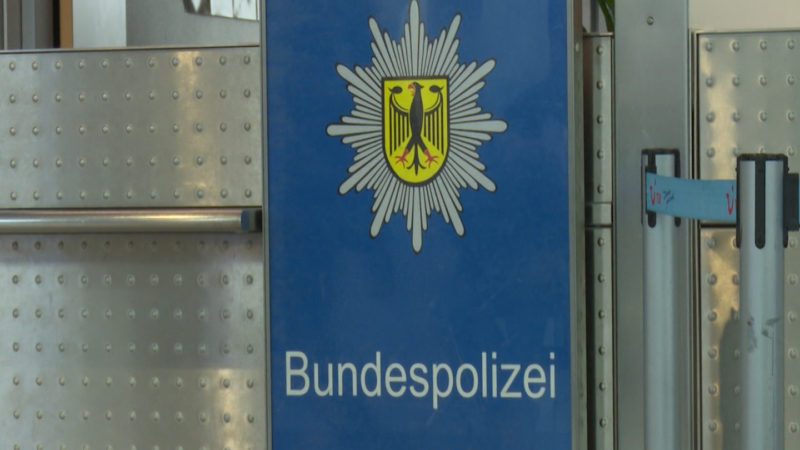 Flughafensicherheit (Foto: SAT.1 NRW)