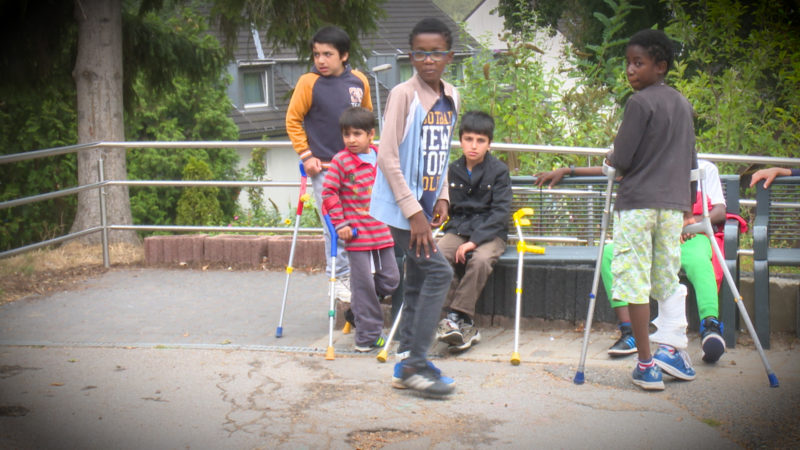 FRIEDENSDORF HILFT VERLETZEN KINDERN (Foto: SAT.1 NRW)