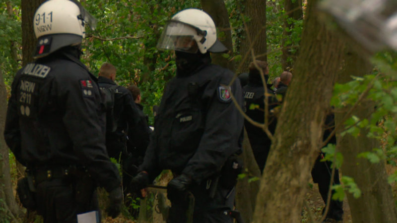 Großeinsatz am Hambacher Forst (Foto: SAT.1 NRW)