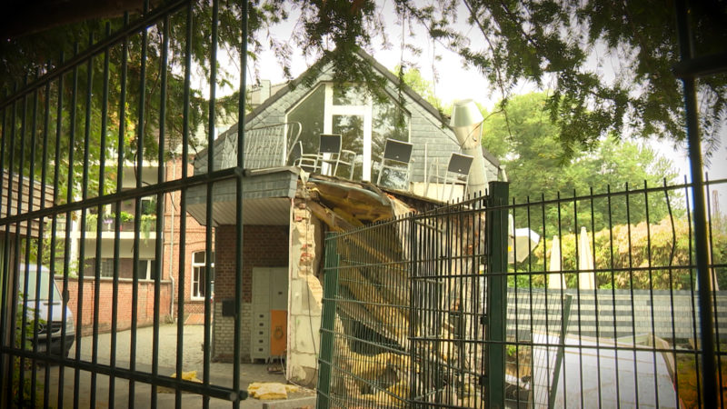 HAUS STÜRZT EIN (Foto: SAT.1 NRW)