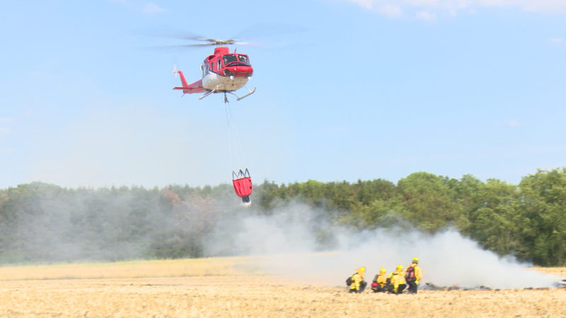 Einsatz im Feuer - Ahlener Helikopterunternehmen helfen bei Waldbränden in Südeuropa (Foto: SAT.1 NRW)