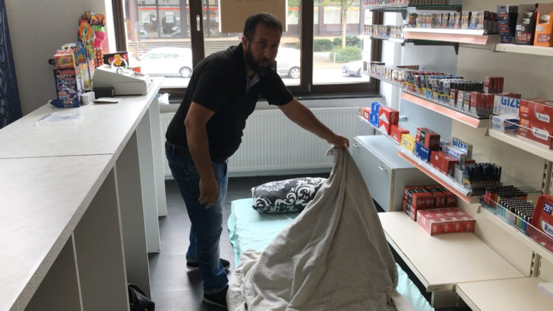 Kioskbesitzer schläft im Shop (Foto: SAT.1 NRW)