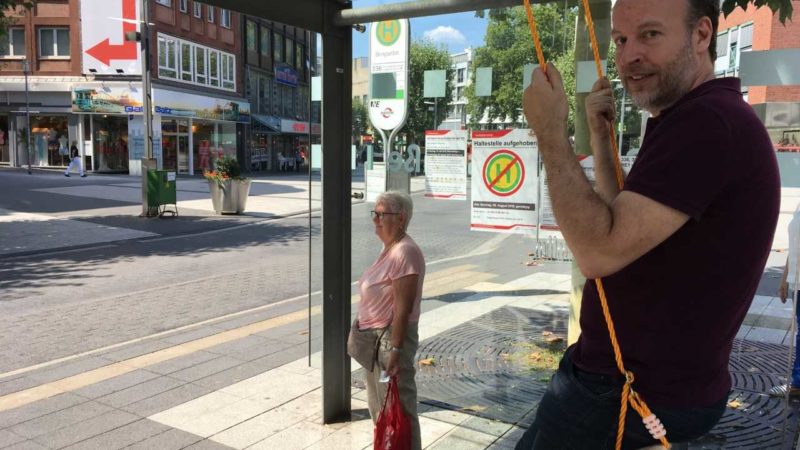 Schaukeln an Haltestellen - ist der Vorschlag in Bochum realistisch? (Foto: SAT.1 NRW)