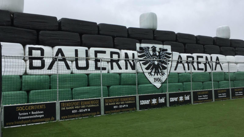 Bauern bauen Stadion (Foto: SAT.1 NRW)