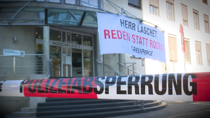 Greenpeace-Aktivisten besetzten Düsseldorfer Staatskanzlei (Foto: SAT.1 NRW)